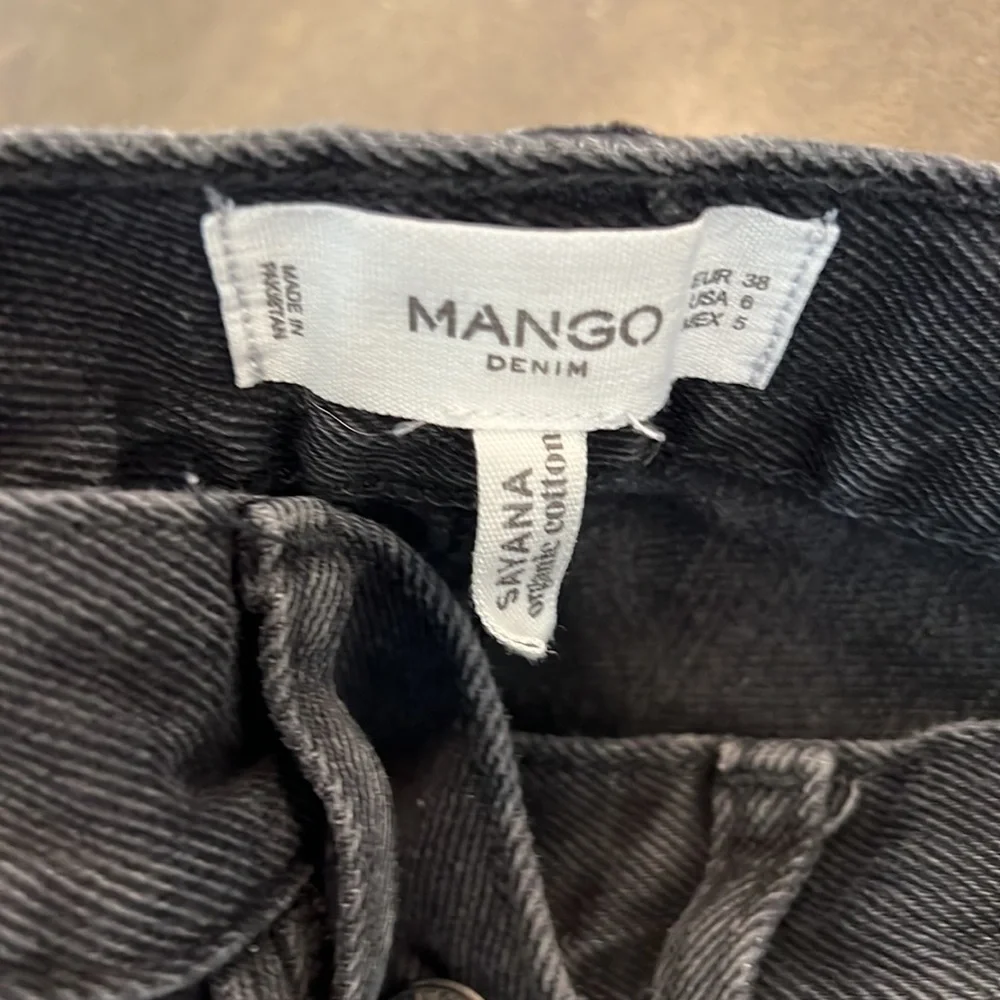 Mango - Picture 3 of 5